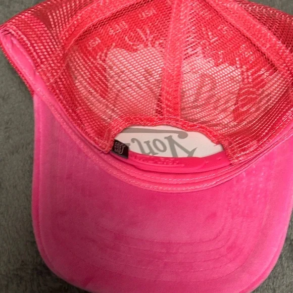 Von Dutch Pink Velvet Cap New - Picture 3 of 5